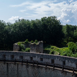 Na trenčianskom hrade župa začína s budovaním nového vstupu so samostatnou pokladňou - 20180605_TN_Juzne_opevnenie_foto_Radovan_Stoklasa_058w