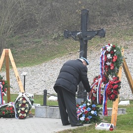 Zväčšiť fotografiu - Na vojenskom cintoríne si pripomenuli ukončenie prvej svetovej vojny - DSC_1546-min