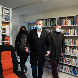 Zväčšiť fotografiu - Na všetky poschodia trenčianskej knižnice vás odvezie nový výťah - 20201130_TN_kniznica_023w