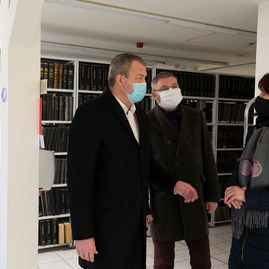 Zväčšiť fotografiu - Na všetky poschodia trenčianskej knižnice vás odvezie nový výťah - 20201130_TN_kniznica_026w