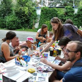 Zväčšiť fotografiu - Nádvorie župnej galérie počas leta láka tvorivé duše - DSC_0022