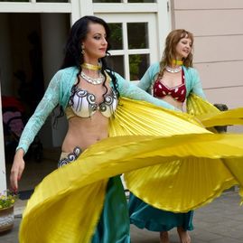 Zväčšiť fotografiu - Nádvorie župnej galérie počas leta láka tvorivé duše - DSC_0812_kopie