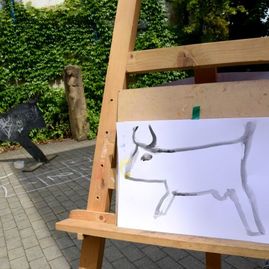 Zväčšiť fotografiu - Nádvorie župnej galérie počas leta láka tvorivé duše - DSC_1023_kopie