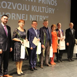 Najväčšia koncentrácia významných osobností pôsobiacich na poli kultúry v regióne hornej nitry bola v piatok večer v dome kultúry v prievidzi - IMG_5770