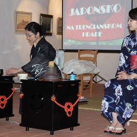 Návštevníkov trenčianskeho hradu zaujali ikebany aj kimoná - JPN na hrade TN_2015