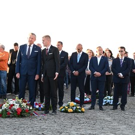 Zväčšiť fotografiu - Nielen fakle, ale aj srdcia sa opäť rozhoreli pri spomienke na generála