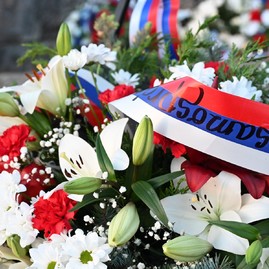 Zväčšiť fotografiu - Nielen fakle, ale aj srdcia sa opäť rozhoreli pri spomienke na generála
