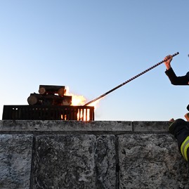 Zväčšiť fotografiu - Nielen fakle, ale aj srdcia sa opäť rozhoreli pri spomienke na generála