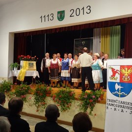 Nitrica  -  dedina plná čuhliarskych vozov - DSC02220