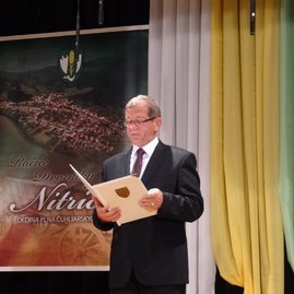 Nitrica  -  dedina plná čuhliarskych vozov - DSC02225