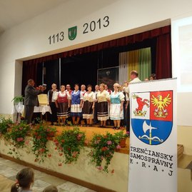 Nitrica  -  dedina plná čuhliarskych vozov - DSC02260
