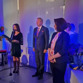 Zväčšiť fotografiu - Ocenenia v rámci flores musarum odovzdané, laureátom spievala sima magušinová - 20221010_172804(0)