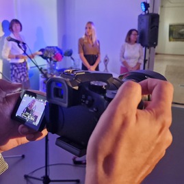 Zväčšiť fotografiu - Ocenenia v rámci flores musarum odovzdané, laureátom spievala sima magušinová - 20221010_173255
