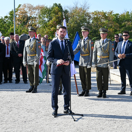 Zväčšiť fotografiu - Odkaz hrdinov snp môžeme ctiť našimi každodennými rozhodnutiami - DSC_0228