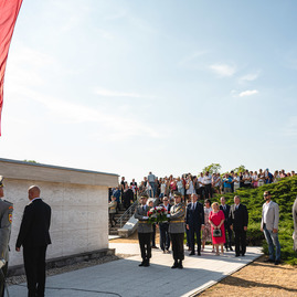 Zväčšiť fotografiu - Odkaz hrdinov snp môžeme ctiť našimi každodennými rozhodnutiami - TSK_OslavySNP_mini-2