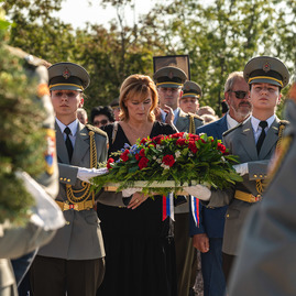 Zväčšiť fotografiu - Odkaz hrdinov snp môžeme ctiť našimi každodennými rozhodnutiami - TSK_OslavySNP_mini-4