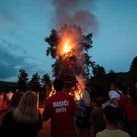 Zväčšiť fotografiu - Oslavujú obce aj celé regióny - TSK_víkend_mini-100