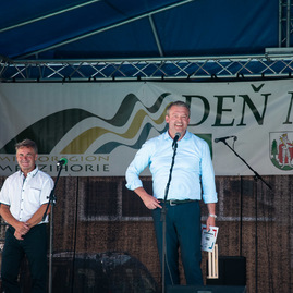 Zväčšiť fotografiu - Oslavujú obce aj celé regióny - TSK_víkend_mini-7
