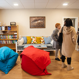 Zväčšiť fotografiu - Otvorili prvé coworkingové centrum v prievidzi - TSK_KD_coworking Galéria Jabloň_mini (24)