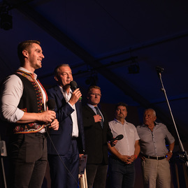 Zväčšiť fotografiu - Piatok bol oslavou baníctva, folklóru, leta aj bohatej úrody - TSK_piatok_mini-40