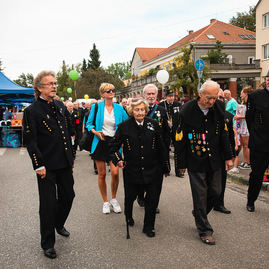 Zväčšiť fotografiu - Pochodom odštartovali trojdňové oslavy - TSK_Banícky jarmok PD_mini-47