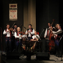 Poctivý peceň chleba od tsk pre folklórny súbor družba - IMG_2065