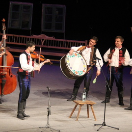 Poctivý peceň chleba od tsk pre folklórny súbor družba - IMG_2153