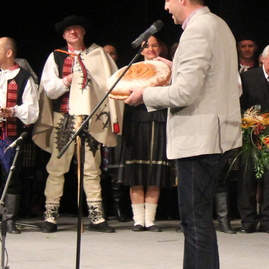Poctivý peceň chleba od tsk pre folklórny súbor družba - IMG_2457