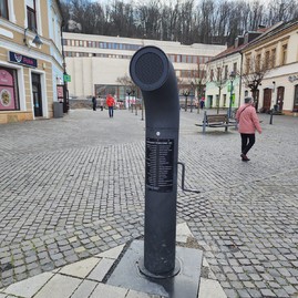 Zväčšiť fotografiu - Poesiomat prináša umenie rovno do trenčianskych ulíc - Poesiomat_2
