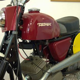 Pohľad do histórie za motocyklovou výrobou na považí - P1010333_1