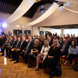 Zväčšiť fotografiu - Poznáme mená laureátov najvyšších ocenení kraja! - 20230327_TSK_verejne_uznania_022w