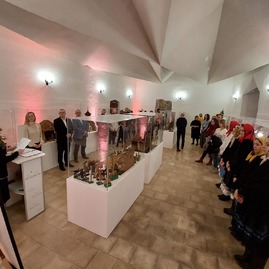 Zväčšiť fotografiu - Pozrite si výstavu betlehemov na trenčianskom hrade - 470206137_981944690641491_6614221099993030045_n-min
