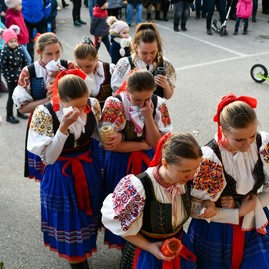 Zväčšiť fotografiu - Pravá fašiangová zábava sa niesla celým trenčianskym krajom - DSC_8675