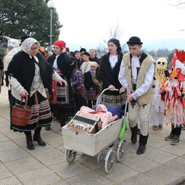 Zväčšiť fotografiu - Pravá fašiangová zábava sa niesla celým trenčianskym krajom - IMG_7172