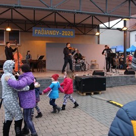 Zväčšiť fotografiu - Pravá fašiangová zábava sa niesla celým trenčianskym krajom - IMG_7546