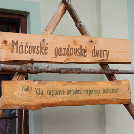 Predĺžený víkend na hornej nitre; zažite tradičný jarmok ľudových remesiel pod zámkom alebo ochutnajte chuť pravých gazdovských dvorov - h
