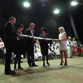 Predseda trenčianskej župy krstným otcom jediného folklórneho súboru svojho druhu v kraji - 5_resize