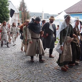Zväčšiť fotografiu - Preneste sa cez víkend do dôb matúša čáka - TN múzeum_Dvor Matúša Čáka_Milites nobiles (3)