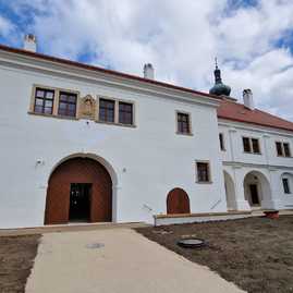 Zväčšiť fotografiu - Príďte sa pozrieť na novú pýchu čachtíc! - Draškovič_pred otvorením (2)