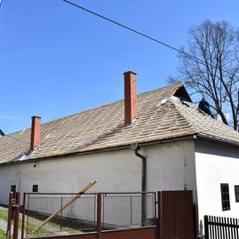 Zväčšiť fotografiu - Rodný dom dvoch významných osobností z trenčianskeho kraja má vynovenú strechu - strecha4