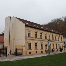 Zväčšiť fotografiu - Rok 2022 v župných knižniciach: stúpli počty návštevníkov, podujatí i počty knižničných jednotiek - Kniznica_TN_po_otvoreni_1