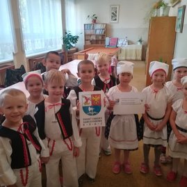 Šatník 8 folklórnych súborov sa vďaka financiám z pakr tsk vo výške viac ako 17 tisíc eur rozšíri aj tento rok - nedaleko od trencina
