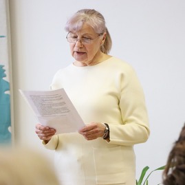 Zväčšiť fotografiu - Seniori súťažili v umení slova - Súťaž v umeleckom prednese seniorov_4