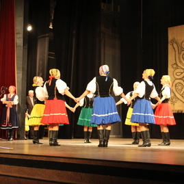 Seniori z folklórneho súboru senior klub vršatec ukázali, ako sa robí folklór - IMG_4687