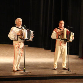 Seniori z folklórneho súboru senior klub vršatec ukázali, ako sa robí folklór - IMG_4748