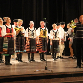 Seniori z folklórneho súboru senior klub vršatec ukázali, ako sa robí folklór - IMG_4886