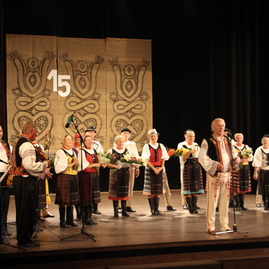 Seniori z folklórneho súboru senior klub vršatec ukázali, ako sa robí folklór - IMG_4956