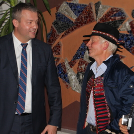 Seniori z folklórneho súboru senior klub vršatec ukázali, ako sa robí folklór - IMG_4975