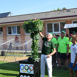 Zväčšiť fotografiu - Seniori z považskej bystrice si zašportovali na desiatom ročníku olympiády - DSC_7056