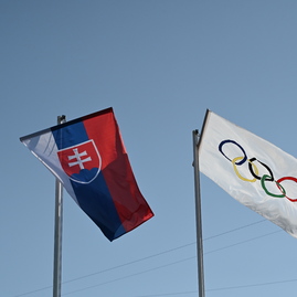 Zväčšiť fotografiu - Seniori z považskej bystrice si zašportovali na desiatom ročníku olympiády - DSC_7075